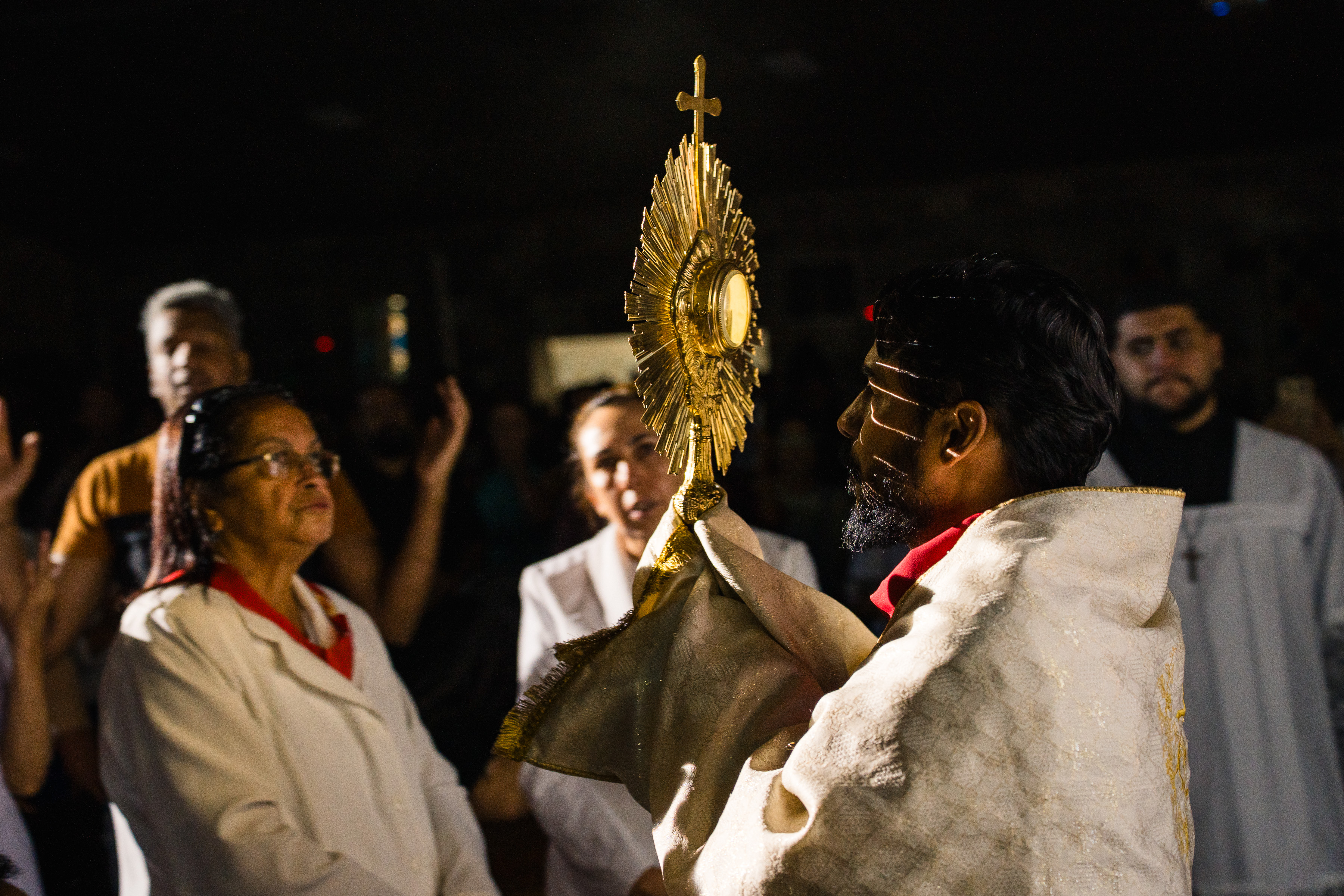 Fotografia de celebração em igreja